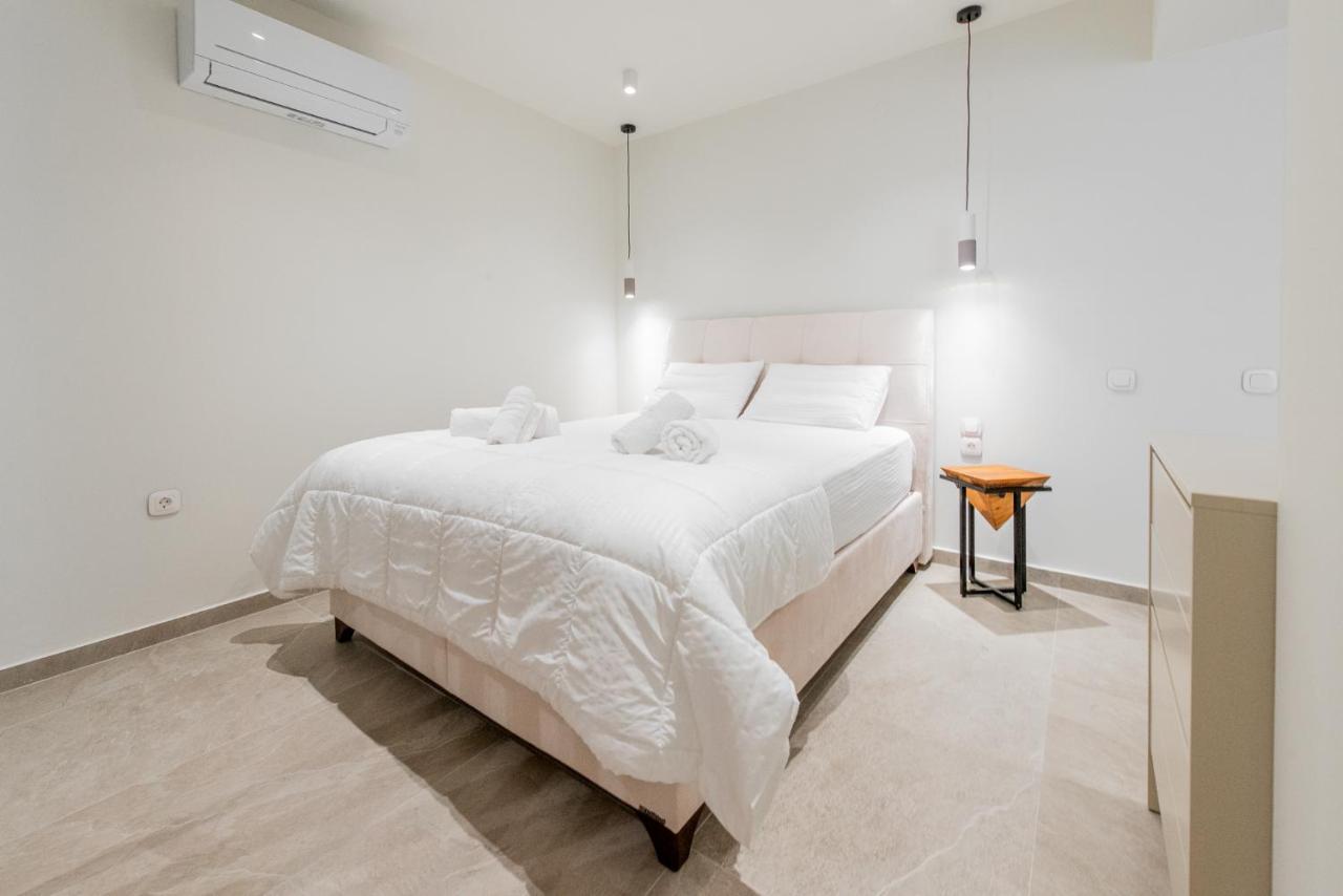 Gemela Allstarboutique In Aegina A Екстериор снимка