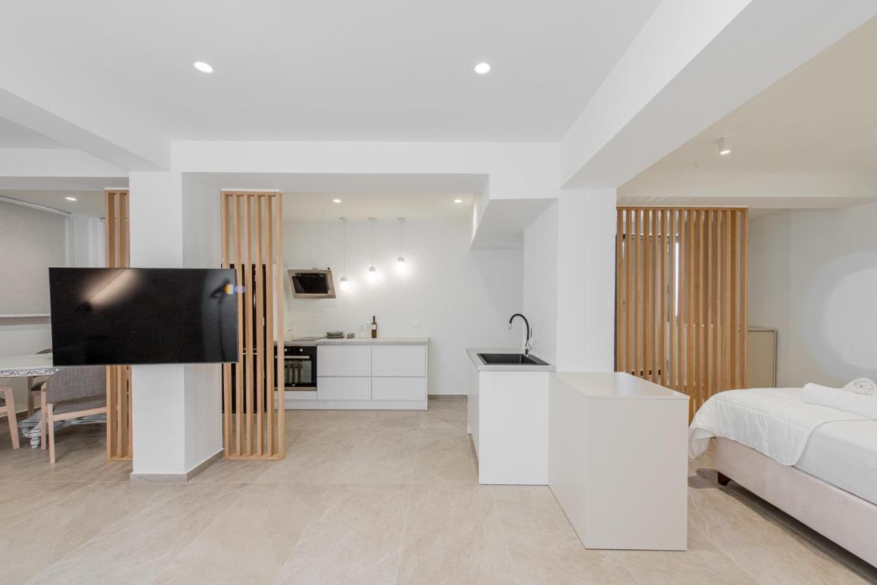 Gemela Allstarboutique In Aegina A Екстериор снимка